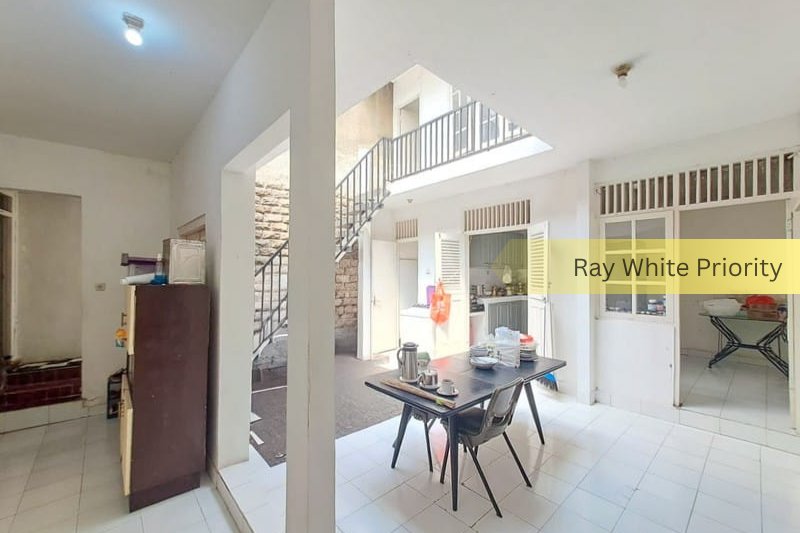 DIJUAL Rumah klasik siap huni di Kebayoran Baru - foto 2